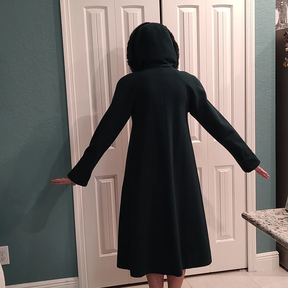 John Weitz Vintage wool coat with Rabbit fur trimmed hood - Picture 7 of 9